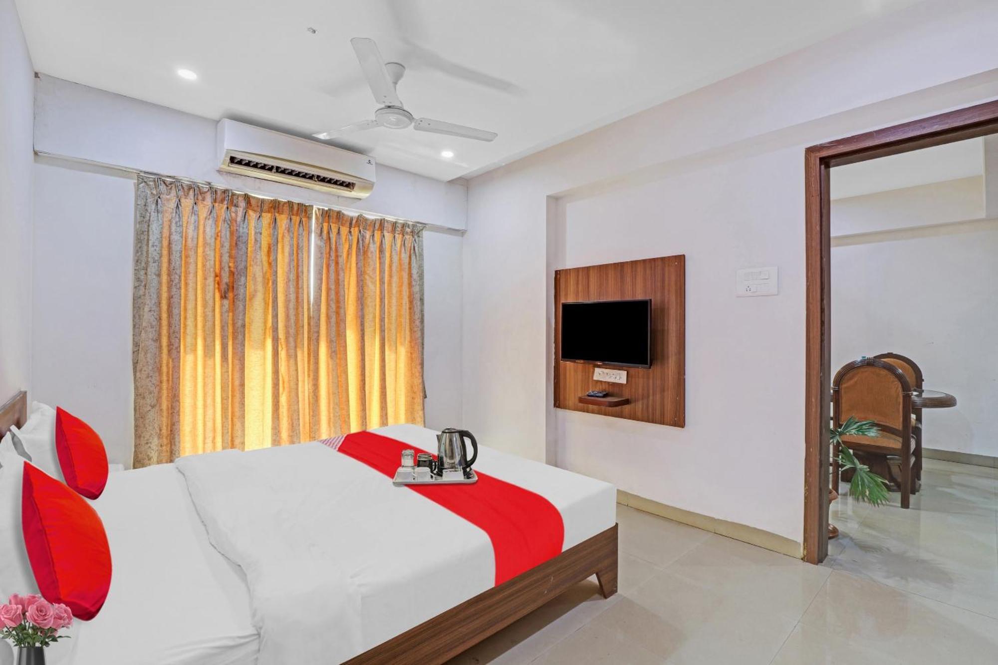 Oyo Flagship Hotel Residency Silvassa Bagian luar foto
