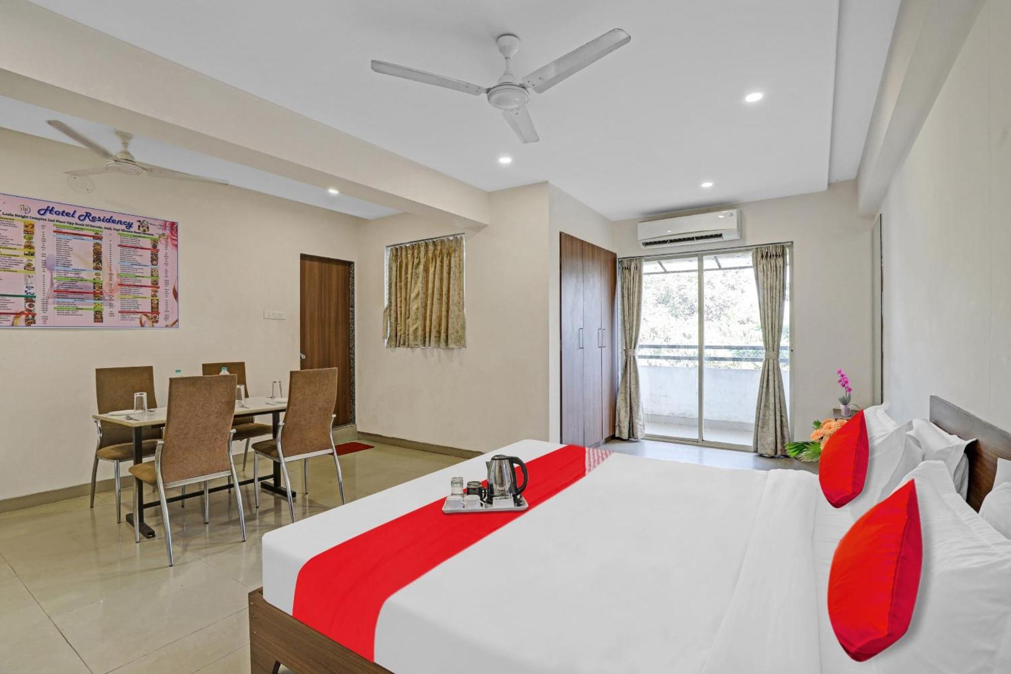 Oyo Flagship Hotel Residency Silvassa Bagian luar foto