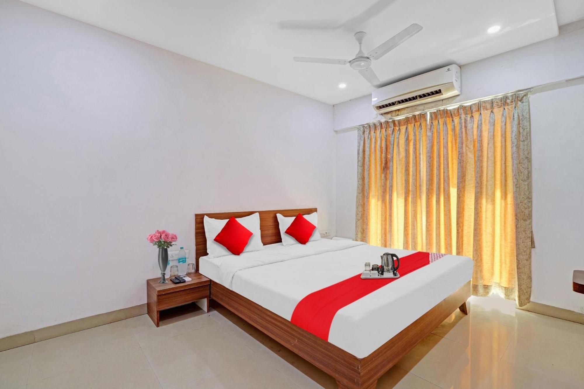 Oyo Flagship Hotel Residency Silvassa Bagian luar foto