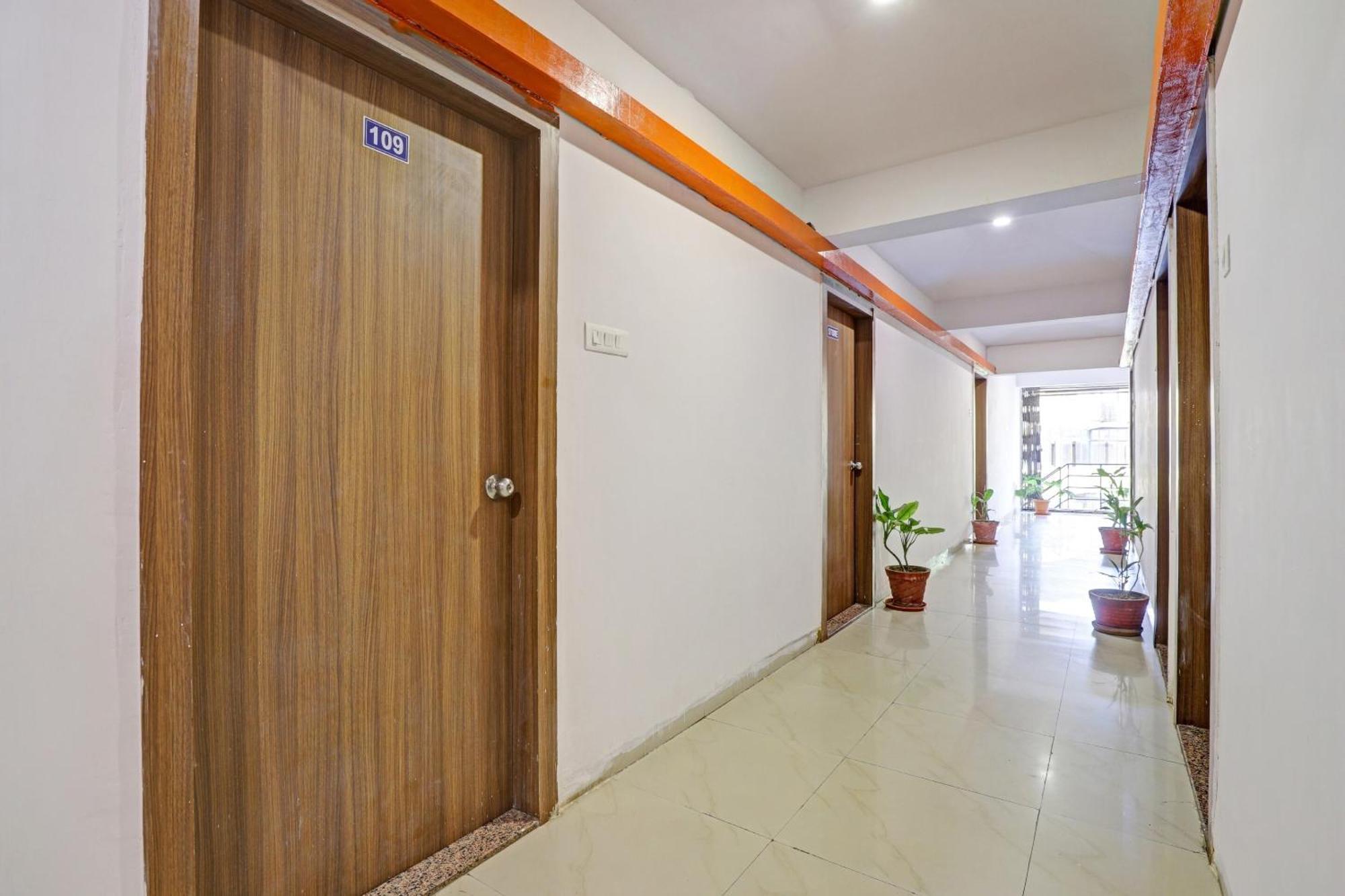 Oyo Flagship Hotel Residency Silvassa Bagian luar foto
