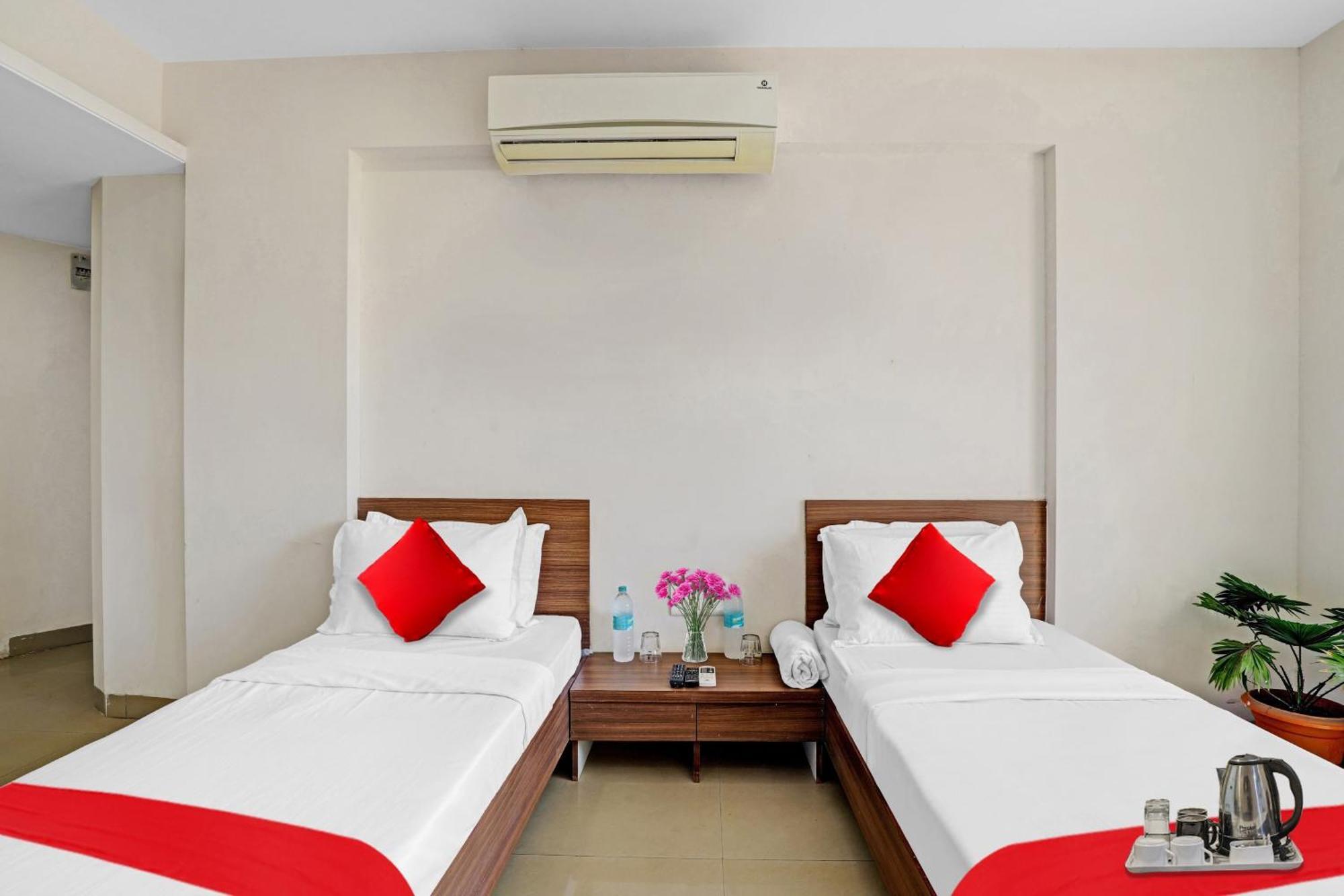 Oyo Flagship Hotel Residency Silvassa Bagian luar foto