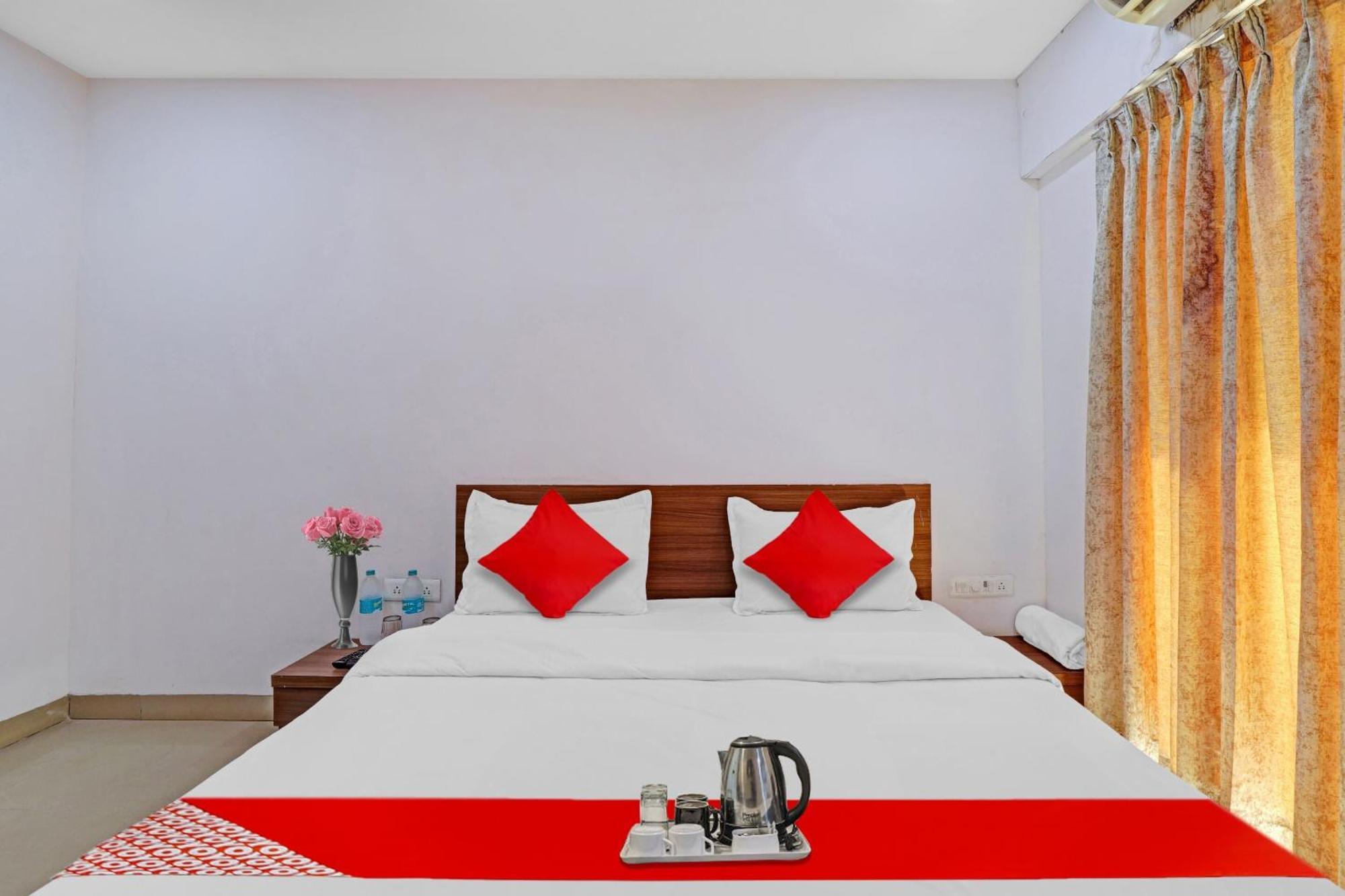 Oyo Flagship Hotel Residency Silvassa Bagian luar foto