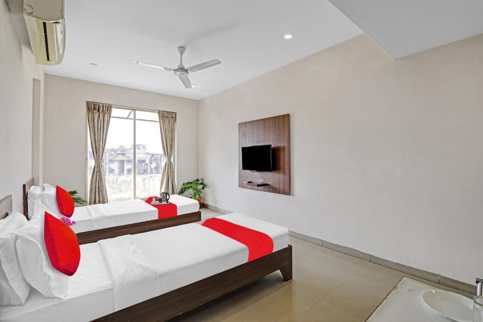 Oyo Flagship Hotel Residency Silvassa Bagian luar foto