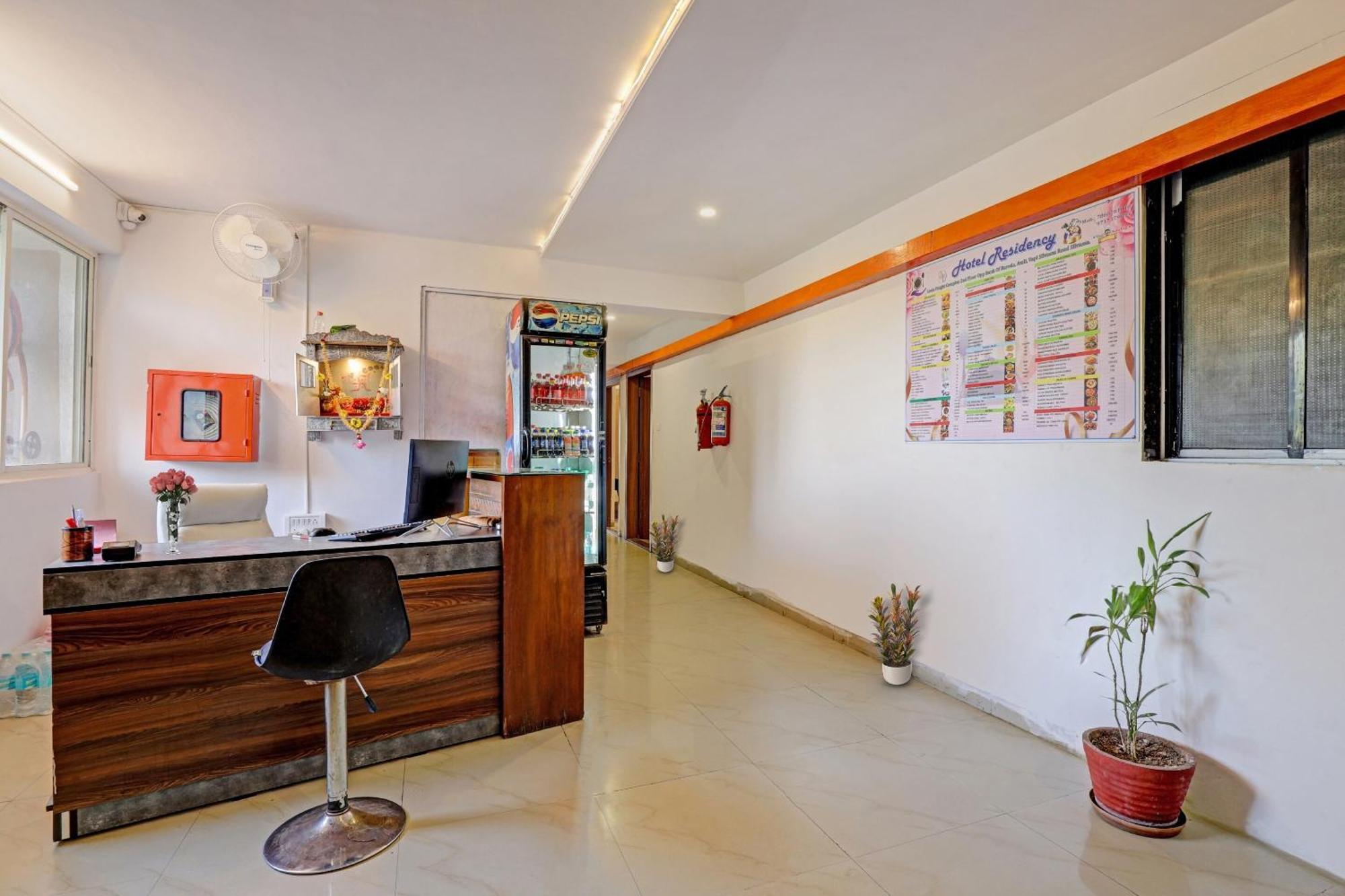 Oyo Flagship Hotel Residency Silvassa Bagian luar foto